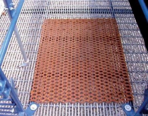 Picture of 24"W x 30"L Coated Wire Floor Patch