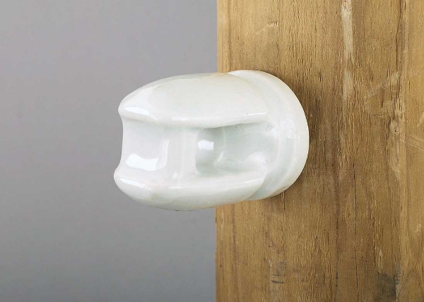 Picture of Standard Porcelain Line Insulator w/ Lag Bolt
