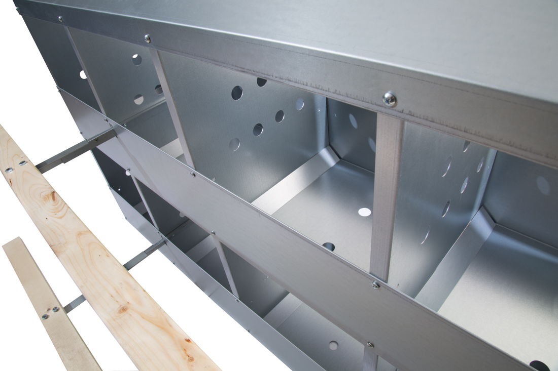 FARMSTEAD 4 Hole Chicken Nest | Hog Slat