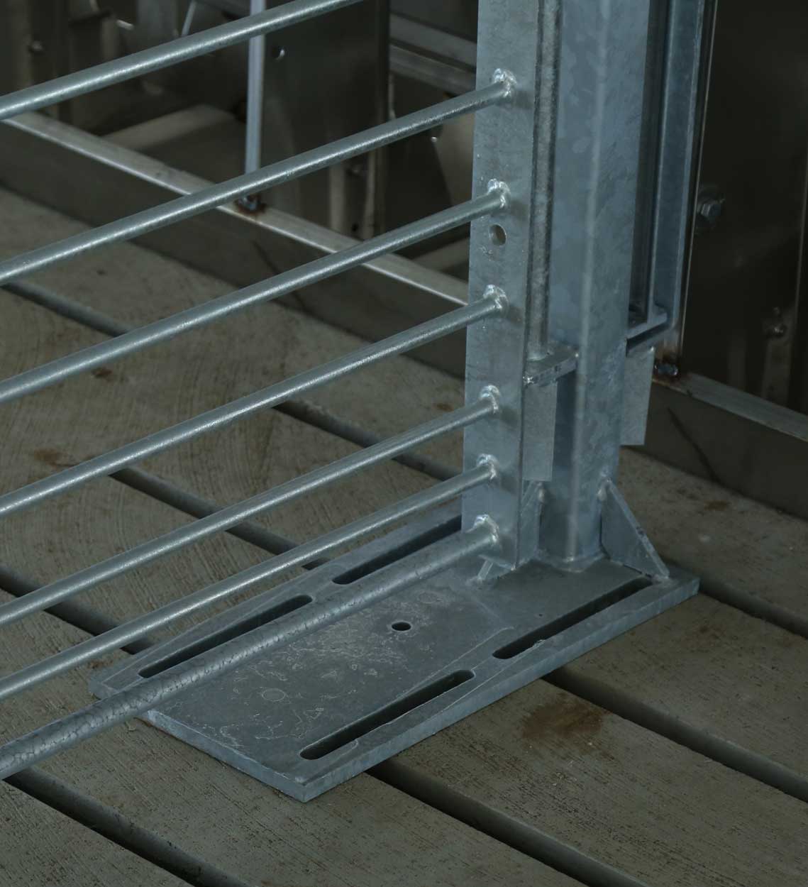 Quality designs, reliable welds and durable finishes combine to make Hog Slat penning, post and installation equipment the smart choice for all your confinement gating needs.