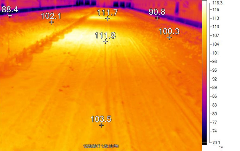 This thermal image shows litter temperatures on the poultry house floor using a 1 row, center installation in a 50’ wide poultry barn.